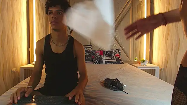 Hotcouple 222 online show from 19, 3, 2026