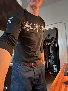 SexyLeon8 online show from 7, 11, 2025