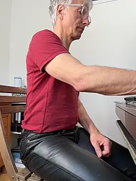 SexyLeon8 online show from 8, 4, 2026