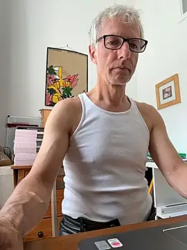SexyLeon8 online show from 8, 7, 2026