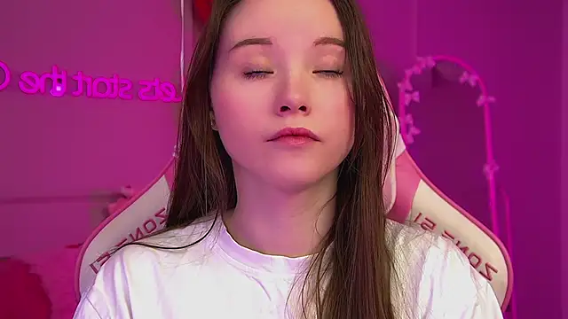 KeiraAsti online show from 10, 2, 2026