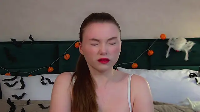 KeiraAsti online show from 21, 10, 2025