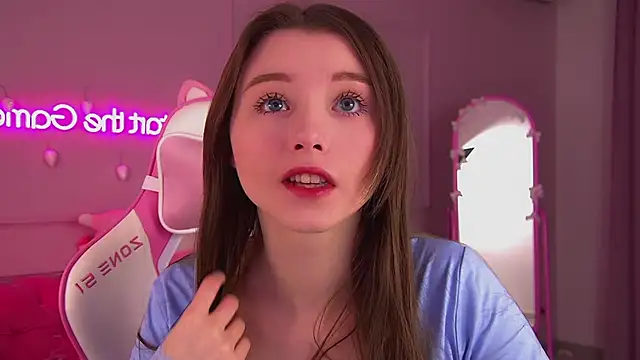 KeiraAsti online show from 2, 12, 2025