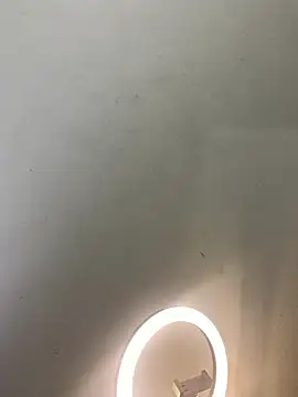 StrawberryXpeach online show from 31, 3, 2026