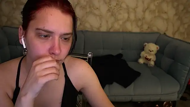 LiviaShy online show from 12, 4, 2026