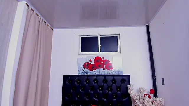 Snapshot of pinky_f00x chatting on 10, 7, 2026 pinky f00x online show from 10, 7, 2026