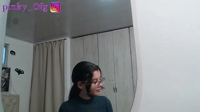 Snapshot of pinky_f00x chatting on 16, 10, 2025 pinky f00x online show from 16, 10, 2025