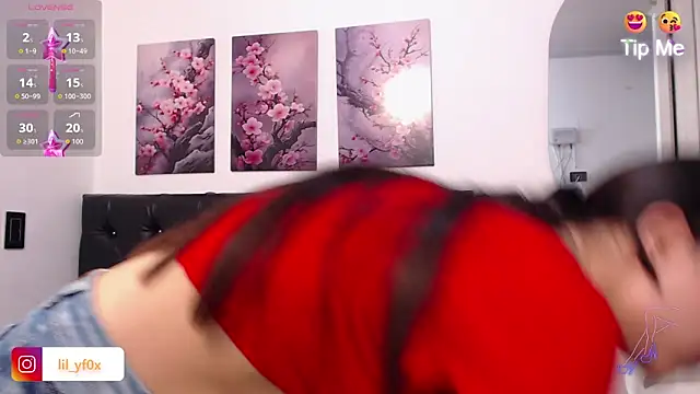 Snapshot of pinky_f00x chatting on 11, 11, 2025 pinky f00x online show from 11, 11, 2025