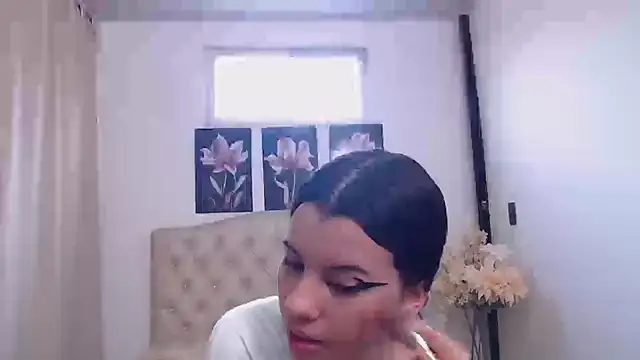 Snapshot of pinky_f00x chatting on 10, 9, 2025 pinky f00x online show from 10, 9, 2025