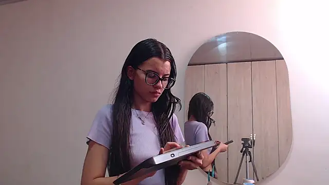 Snapshot of pinky_f00x chatting on 5, 2, 2026 pinky f00x online show from 5, 2, 2026