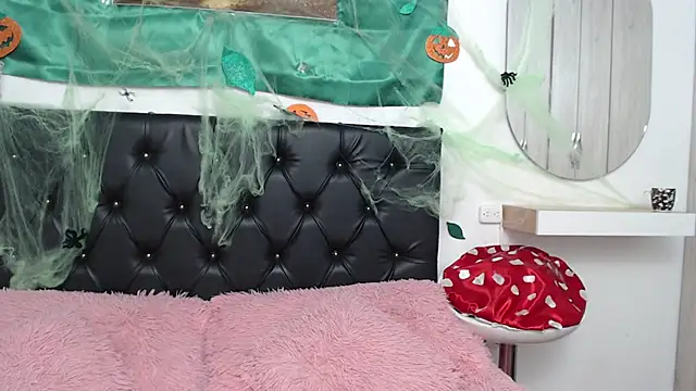 Snapshot of pinky_f00x chatting on 10, 10, 2025 pinky f00x online show from 10, 10, 2025