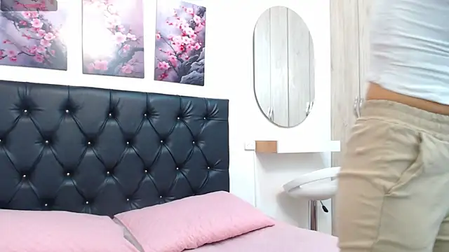 pinky f00x online show from 18, 3, 2026