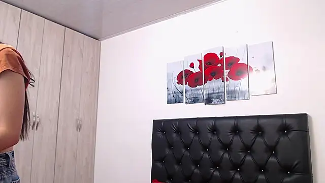 Snapshot of pinky_f00x chatting on 8, 11, 2025 pinky f00x online show from 8, 11, 2025