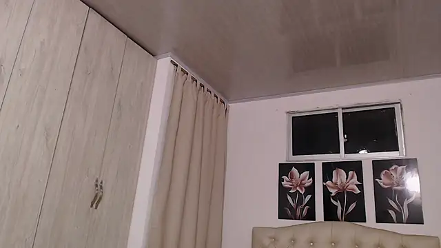 Snapshot of pinky_f00x chatting on 27, 9, 2025 pinky f00x online show from 27, 9, 2025