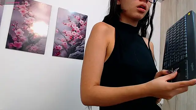 Snapshot of pinky_f00x chatting on 21, 2, 2026 pinky f00x online show from 21, 2, 2026