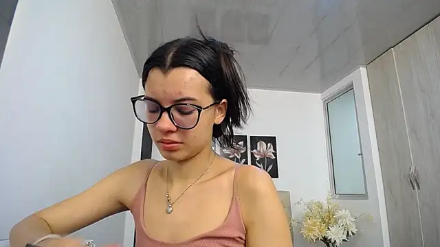 Snapshot of pinky_f00x chatting on 4, 3, 2026 pinky f00x online show from 4, 3, 2026