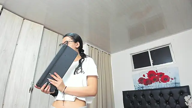 Snapshot of pinky_f00x chatting on 24, 6, 2026 pinky f00x online show from 24, 6, 2026