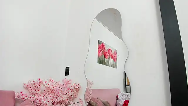 pinky f00x online show from 4, 6, 2026