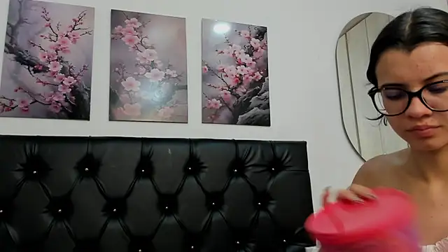 Snapshot of pinky_f00x chatting on 19, 6, 2026 pinky f00x online show from 19, 6, 2026