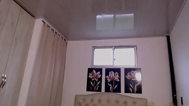 Snapshot of pinky_f00x chatting on 28, 9, 2025 pinky f00x online show from 28, 9, 2025