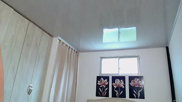 Snapshot of pinky_f00x chatting on 25, 11, 2025 pinky f00x online show from 25, 11, 2025