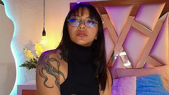 Snapshot of Victoria_Thompson1 chatting on 18, 9, 2025 Victoria Thompson1 online show from 18, 9, 2025