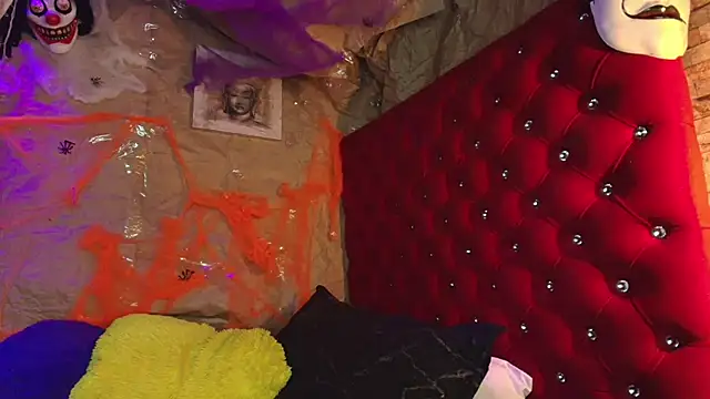 Snapshot of Victoria_Thompson1 chatting on 5, 11, 2025 Victoria Thompson1 online show from 5, 11, 2025