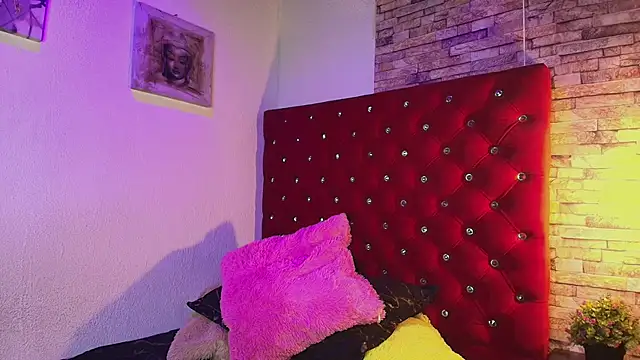 Snapshot of Victoria_Thompson1 chatting on 14, 10, 2025 Victoria Thompson1 online show from 14, 10, 2025