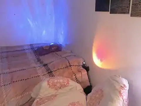 chloe kisses online show from 16, 4, 2026