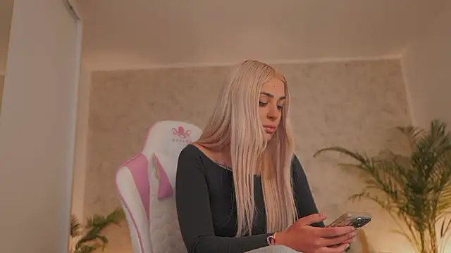 daisyblushh online show from 13, 3, 2026