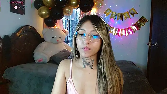 Hoolly Jones online show from 26, 11, 2025