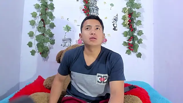 NataliaAndJulliam online show from 13, 1, 2026