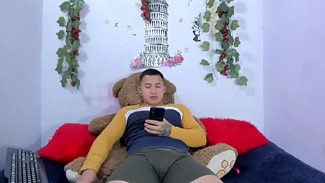 NataliaAndJulliam online show from 12, 3, 2026