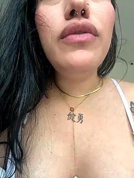 Bella  Wood online show from 28, 9, 2025