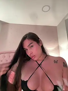 Snapshot of Bella__Wood chatting on 24, 6, 2026 Bella Wood online show from 24, 6, 2026
