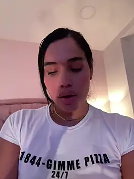 Bella  Wood online show from 4, 12, 2025