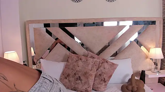 ximena vasquez8 online show from 13, 3, 2026