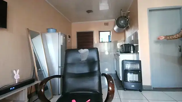 BusybooobsXXX3 online show from 24, 10, 2025