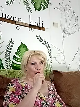 Catty Lady online show from 17, 6, 2026