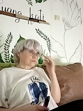 Catty Lady online show from 11, 2, 2026