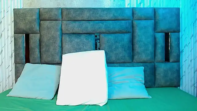 Miah Palacio online show from 23, 9, 2025