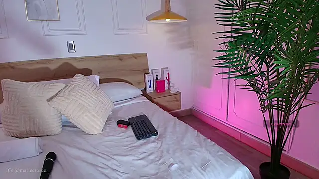 Mariee rosee online show from 27, 4, 2026
