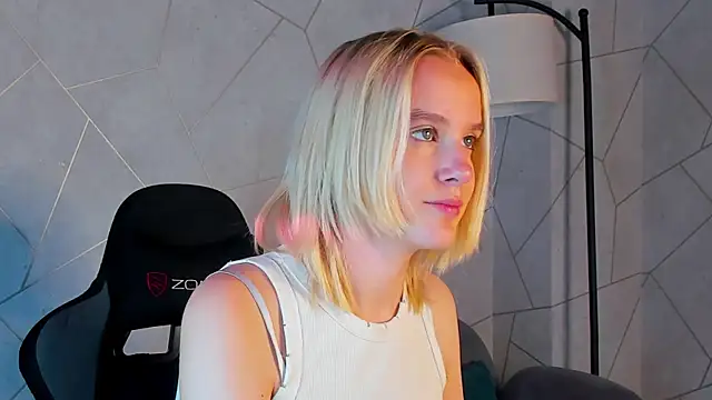 Snapshot of Carolin_Miller chatting on 30, 9, 2025 Carolin Miller online show from 30, 9, 2025