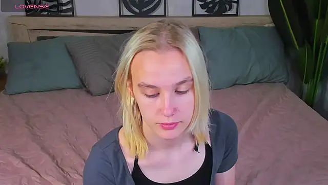 Snapshot of Carolin_Miller chatting on 25, 9, 2025 Carolin Miller online show from 25, 9, 2025