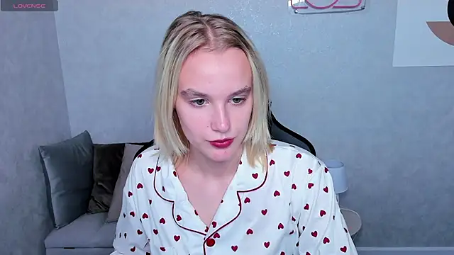 Snapshot of Carolin_Miller chatting on 26, 9, 2025 Carolin Miller online show from 26, 9, 2025