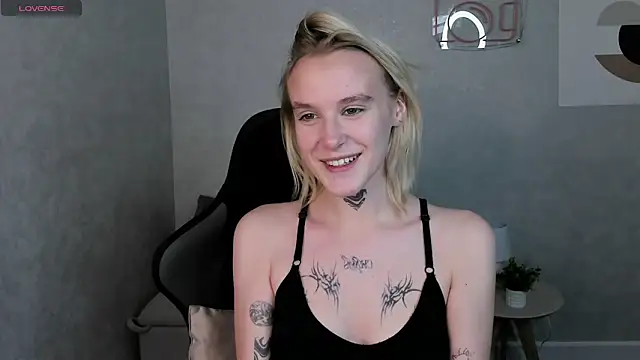 Snapshot of Carolin_Miller chatting on 7, 11, 2025 Carolin Miller online show from 7, 11, 2025