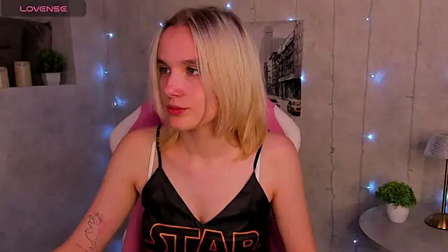 Snapshot of Carolin_Miller chatting on 27, 9, 2025 Carolin Miller online show from 27, 9, 2025