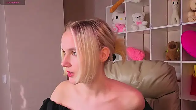 Snapshot of Carolin_Miller chatting on 15, 9, 2025 Carolin Miller online show from 15, 9, 2025