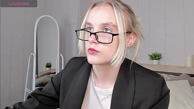 Snapshot of Carolin_Miller chatting on 23, 9, 2025 Carolin Miller online show from 23, 9, 2025