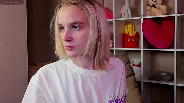 Snapshot of Carolin_Miller chatting on 14, 10, 2025 Carolin Miller online show from 14, 10, 2025